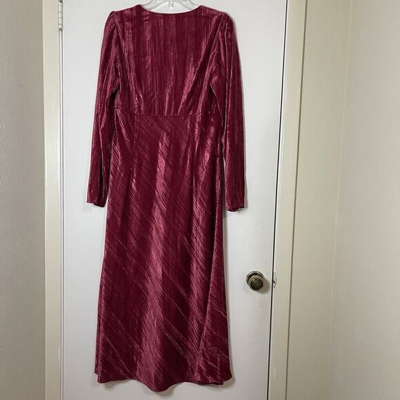 NEW! Lucy Paris Cranberry red velvet long sleeve v-neck midi dress Large - Picture 4 of 7